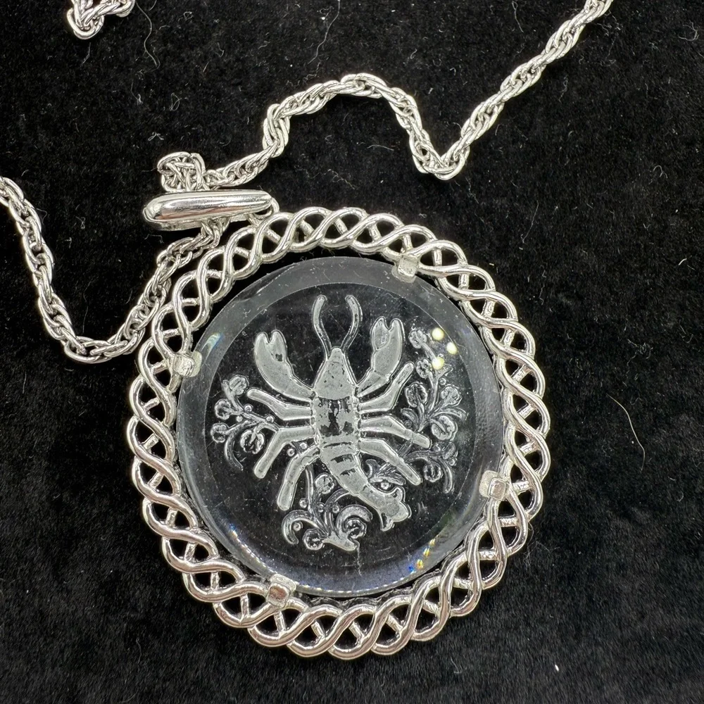 Vintage Crown Trifari Cancer Zodiac Glass Pendant Necklace 19”
